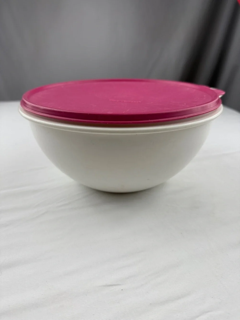 Tupperware Pink Thats A Bowl Mixing Bowl with Lid